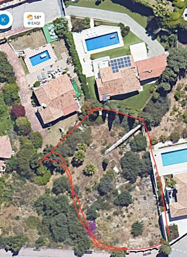Ainutlaatuinen merinäköalatontti rakennusluvan kanssa Costa del Solin Riviera del Solilta
