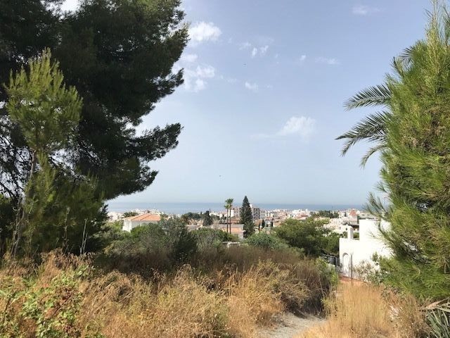 Nerja, Costa del Sol East, Málaga, Espanja - Juoni - Asuin