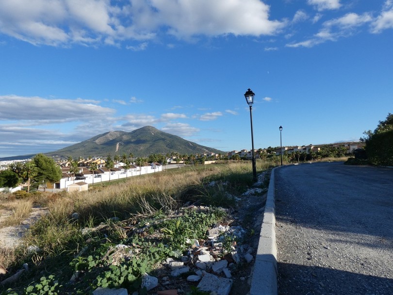 Coín, Costa del Sol, Málaga, Espanja - Juoni - Asuin