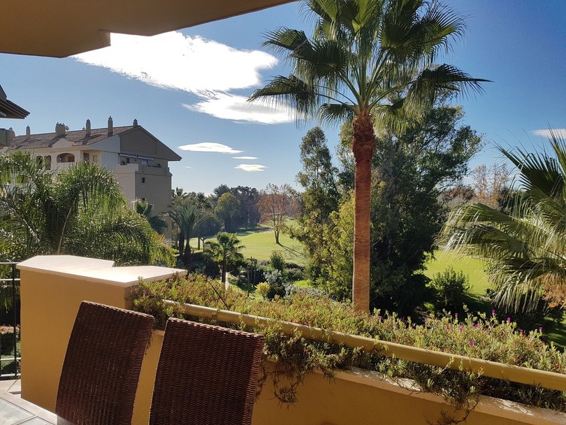 Guadalmina Alta, Costa del Sol, Málaga, Espanja - Huoneisto - Keskikerros